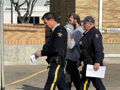 Mountie Wears ‘thin Blue Line Patch While Escorting Man Convicted Of