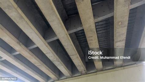 Jembatan Beton Bertulang Modern Tampilan Bawah Gambar Struktur Bangunan