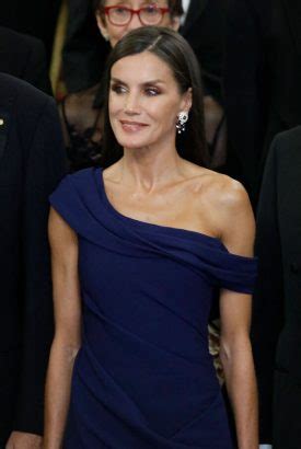 Letizia d Espagne en dévoile beaucoup sa dernière robe très sexy fait