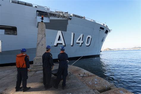 Maior navio de guerra da América Latina sai do Rio para ajudar