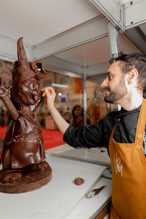 Estreante No Origem Week Chef L O Vilela Produz Escultura De Chocolate