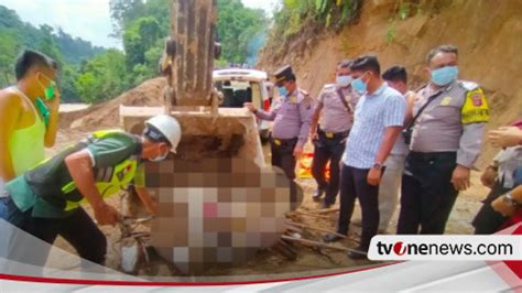 Heboh Mayat Perempuan Ditemukan Mengapung Di Sungai Batang Toru