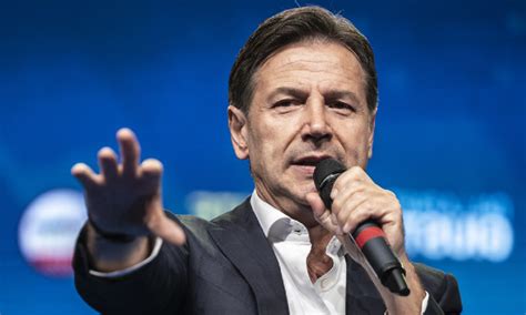 Giuseppe Conte Incontra Una Delle Sue Bimbe La Dedica Per Le Fan Fa