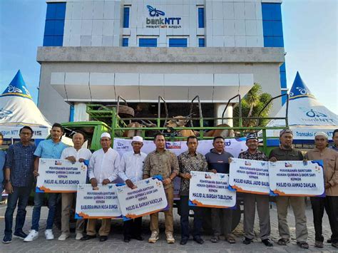 Bank NTT Serahkan Bantuan Hewan Kurban Idul Adha Kepada Enam Masjid