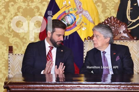 Fotograf As Politica Uio Guillermo Lasso Firma Reglamento Decretoley