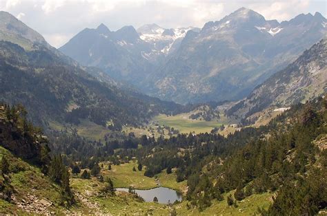 El Pirineo Aragon S Comprende Una Extensa Rea Que Va Desde Los Valles