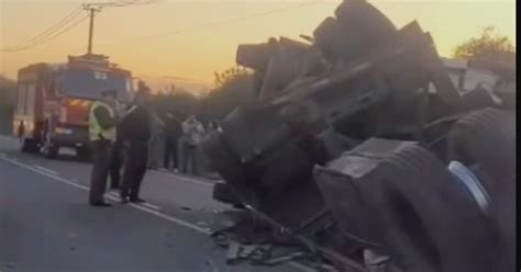 Los Ngeles Cami N Volc Y Su Carga Qued Esparcida Camino A Cerro