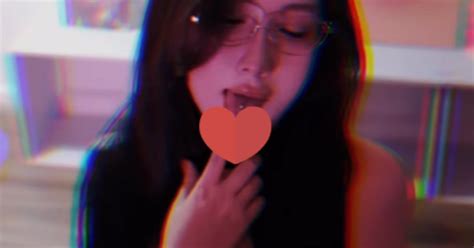 Loạt khoảnh khắc chấn động của hot girl Vy tỷ profile sở hữu hàng trăm nghìn follow là có lý do