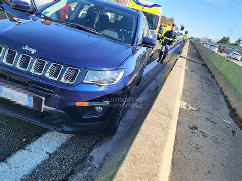 Incidente In Tangenziale A Collegno Tamponamento Fra Due Auto Due