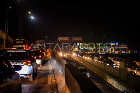 Kemacetan Di Ruas Tol Purbaleunyi Antara Foto