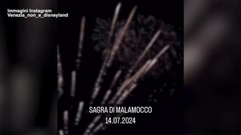 Venezia Fuochi D Artificio Cadono Fra Il Pubblico Alla Sagra Di