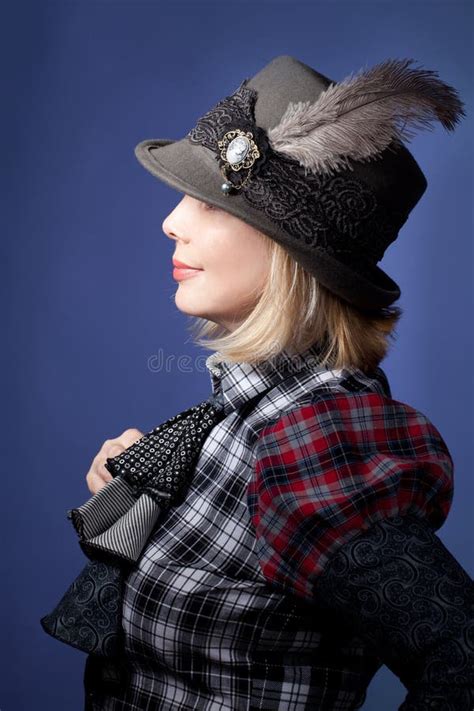 Reizvolle Blonde Frau Im Weihnachtsmann Hut Stockbild Bild Von