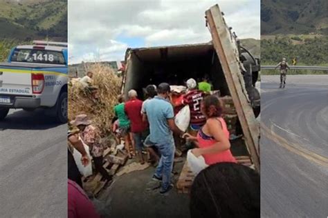 Carga de carnes de frangos é saqueada após acidente na Serra do Marçal