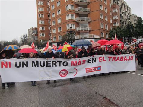 Ugt Y Ccoo Se Concentran Contra La Siniestralidad Laboral Tras Las