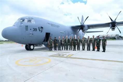 Keren Pesawat C J Super Hercules Tni Au Tiba Di Indonesia Wakasau