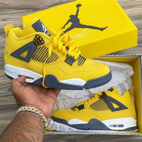 Que Vaut La Air Jordan 4 Retro Aj4 Lightning 2021 Tour Yellow Daim Jaune Moutarde