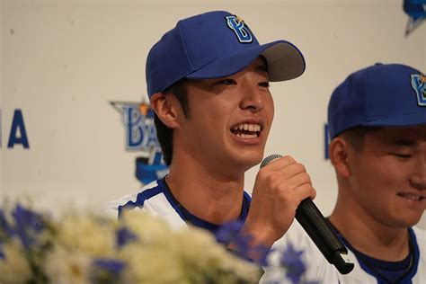 Denaドラ1・度会隆輝、父と同じ「4」に決定 新入団11選手の背番号を発表 Full Count