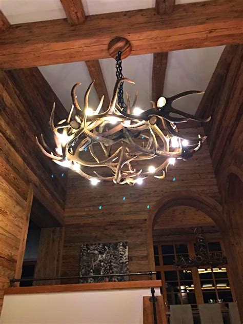 Antler Chandelier Runder Hirschgeweih Kronleuchter In Einem Chalet In