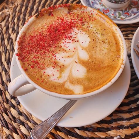 Naama Cafè Bologna Italy Cappuccino Di Soia Al Pistacchio e Melograno