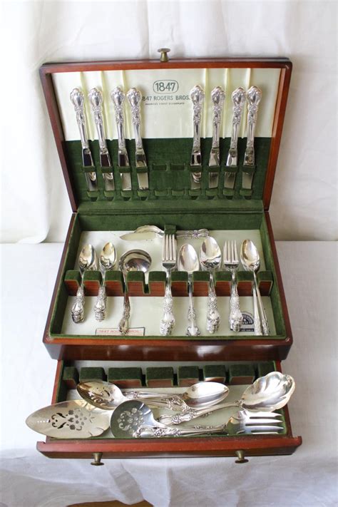Lot 1847 Rogers Bros Heritage Silveplate Set
