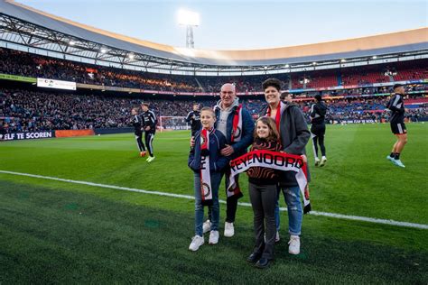 Feyenoord Haalt Zondag Tegen Almere City Geld Op Voor Sophia