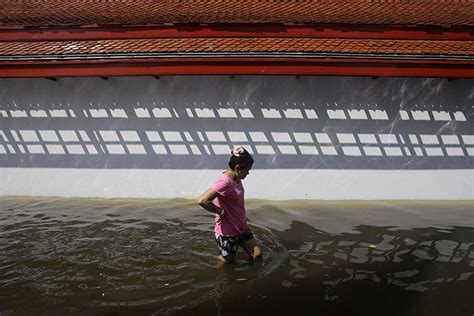 Bangkok Residents Continue Their Struggle With Floods