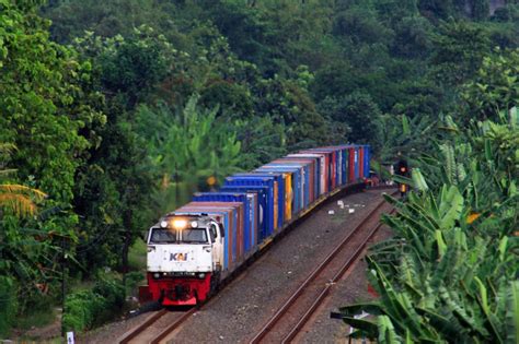 Volume Angkutan Barang Dengan Kereta Api Meningkat Enam Persen Antara