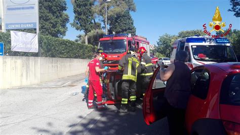 Incidente A Osimo Ape Si Ribalta In Via Flaminia Estratto Dalle