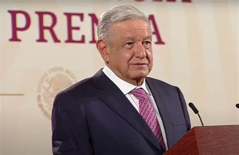 Celebra AMLO medalla Belisario Domínguez para Poniatowska pero no irá