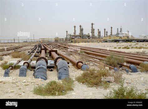 Oil Refinery With Pipeline Hi Res Stock Photography And Images Alamy