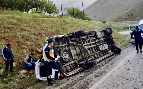 Malatya da feci kaza Aynı noktada yine aynı kaza Yolcu minibüsü