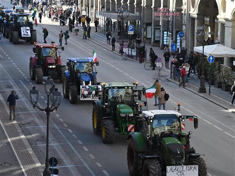 No Farmer No Food La Protesta Non Si Ferma A Cuneo 500 Trattori