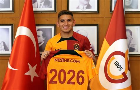 Versus El Uruguayo Lucas Torreira Ficha Por El Poderoso Galatasaray