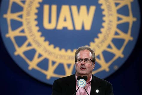 Jones resigns as UAW president, retires from union, effective immediately | Automotive News