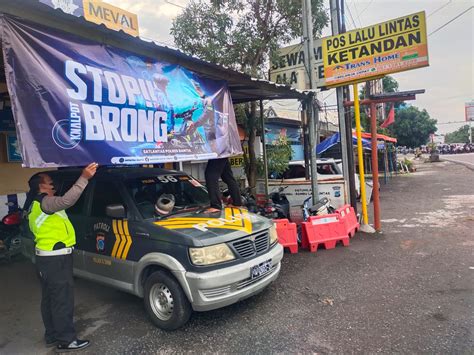 Pemasangan Spanduk Imbauan Dan Larangan Penggunaan Knalpot Brong