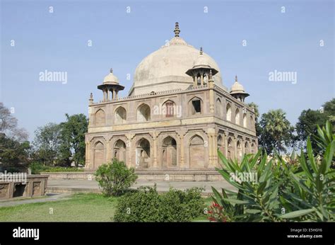 Tomb of khusro hi-res stock photography and images - Alamy