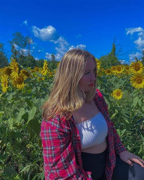 T A R Y N On Instagram I Miss All The Sunflowers Cottagecore