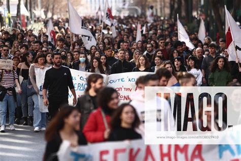 Zugunglück in Griechenland Proteste in Athen IMAGO