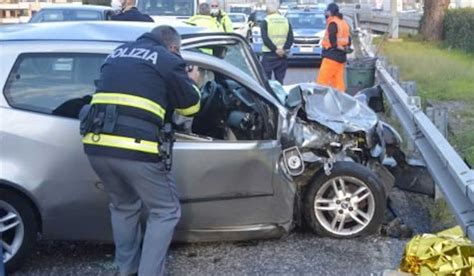 Incidente Mortale In Tangenziale A Messina Morta Una Donna E 3 Feriti