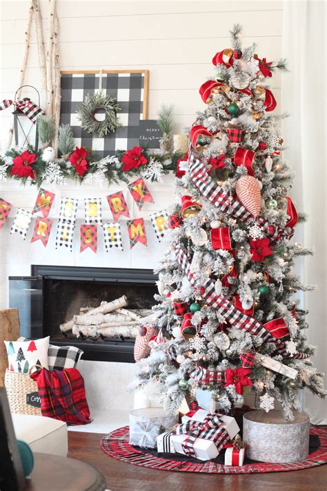 Cozy Classic Red Plaid Christmas Tree - Giggles Galore