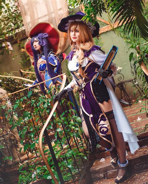 Belos Cosplays Da Lisa E Mona De Genshin Impact