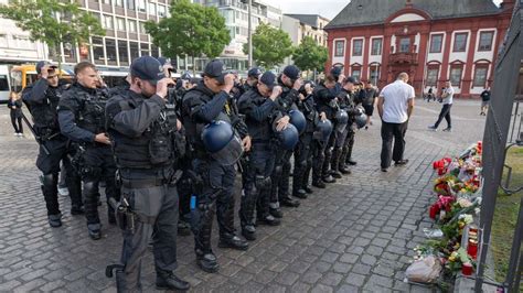 Polizist Stirbt Nach Messerangriff Auf Mannheimer Marktplatz