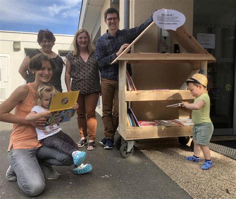 Parthenay une boîte à livres à la crèche Les Lucioles