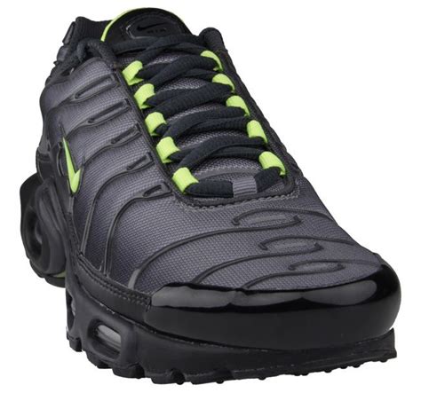 Nike Air Max Plus (Tuned 1) | Black, Anthracite & Volt