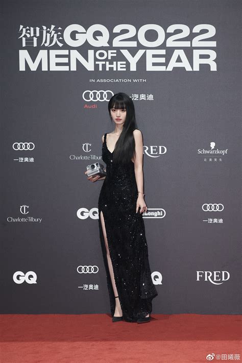 Mỹ nữ mặt xinh body hot lại bị gây tranh cãi nhất Cbiz tặng quà đồng nghiệp chỉ 10 000 đồng