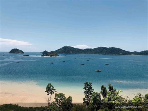 Melihat Pemandangan Ala Raja Ampat dari Puncak Mandeh – Jendela Kecil Dunia