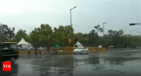 Delhi Rain Heavy Rain Lashes Several Parts Of Delhi Ncr Delhi News