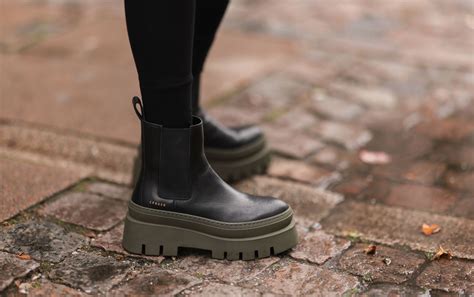 14 Chelsea Boot Outfits That Are Classically Cool