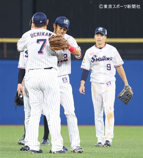 東スポ 写真部 On Twitter 【プロ野球】 2022年10月3日 ヤクルト×dena 坂口智隆 ヤクルト ヤクルトスワローズ