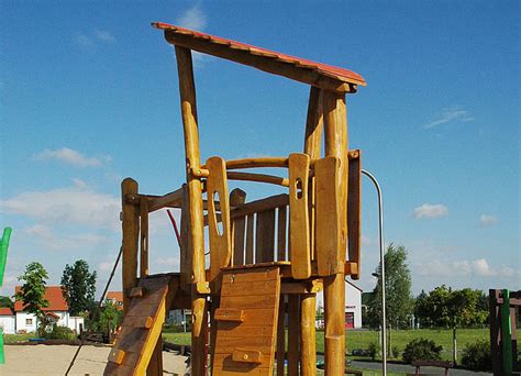 Spielturm Mit Kletterwand Aus Robinie Ziegler Spielpl Tze